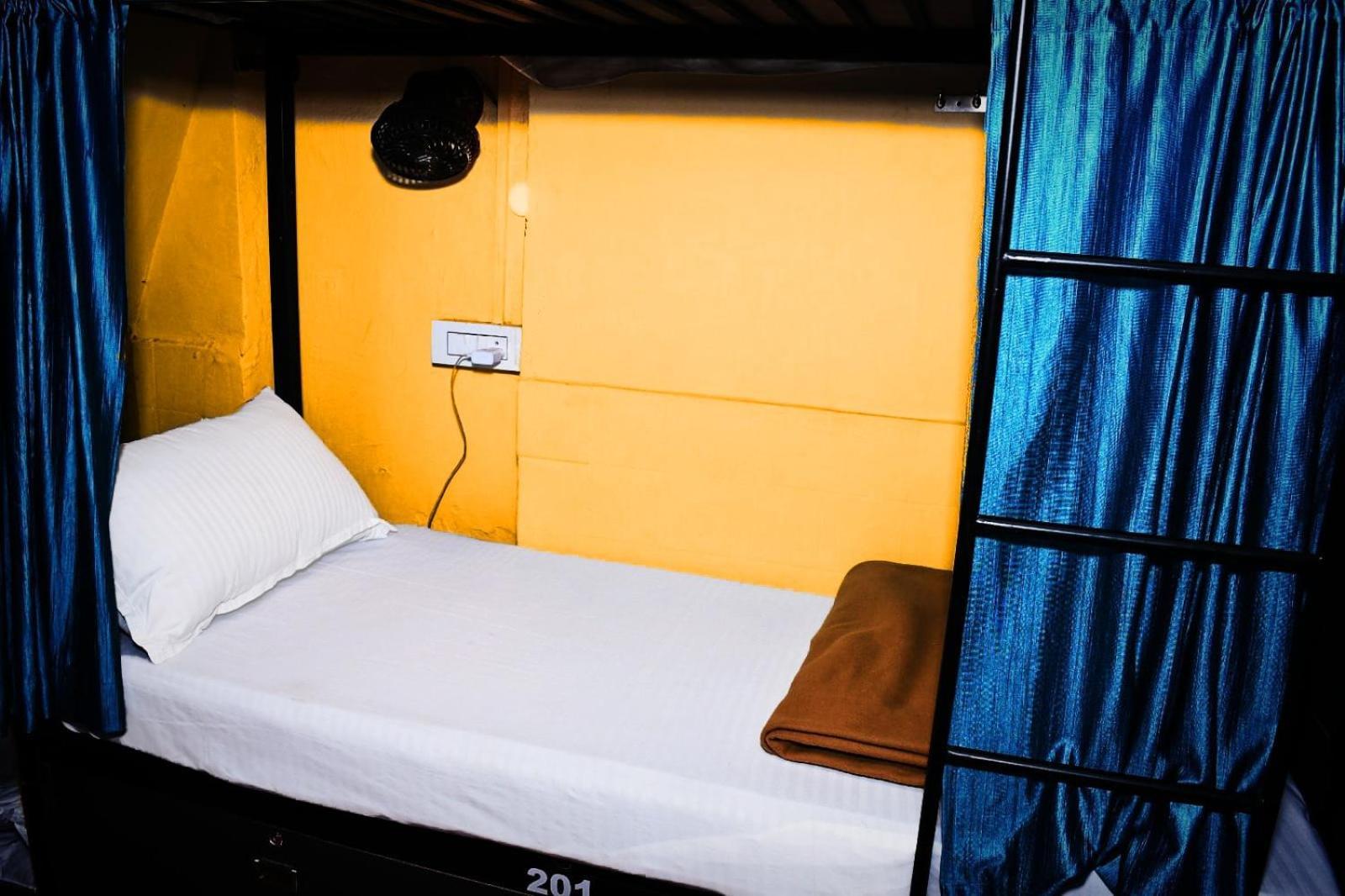 New Dormitory Afra มุมไบ ภายนอก รูปภาพ