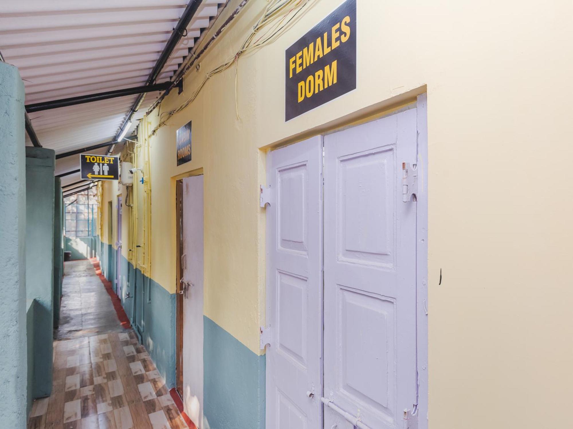 New Dormitory Afra มุมไบ ภายนอก รูปภาพ