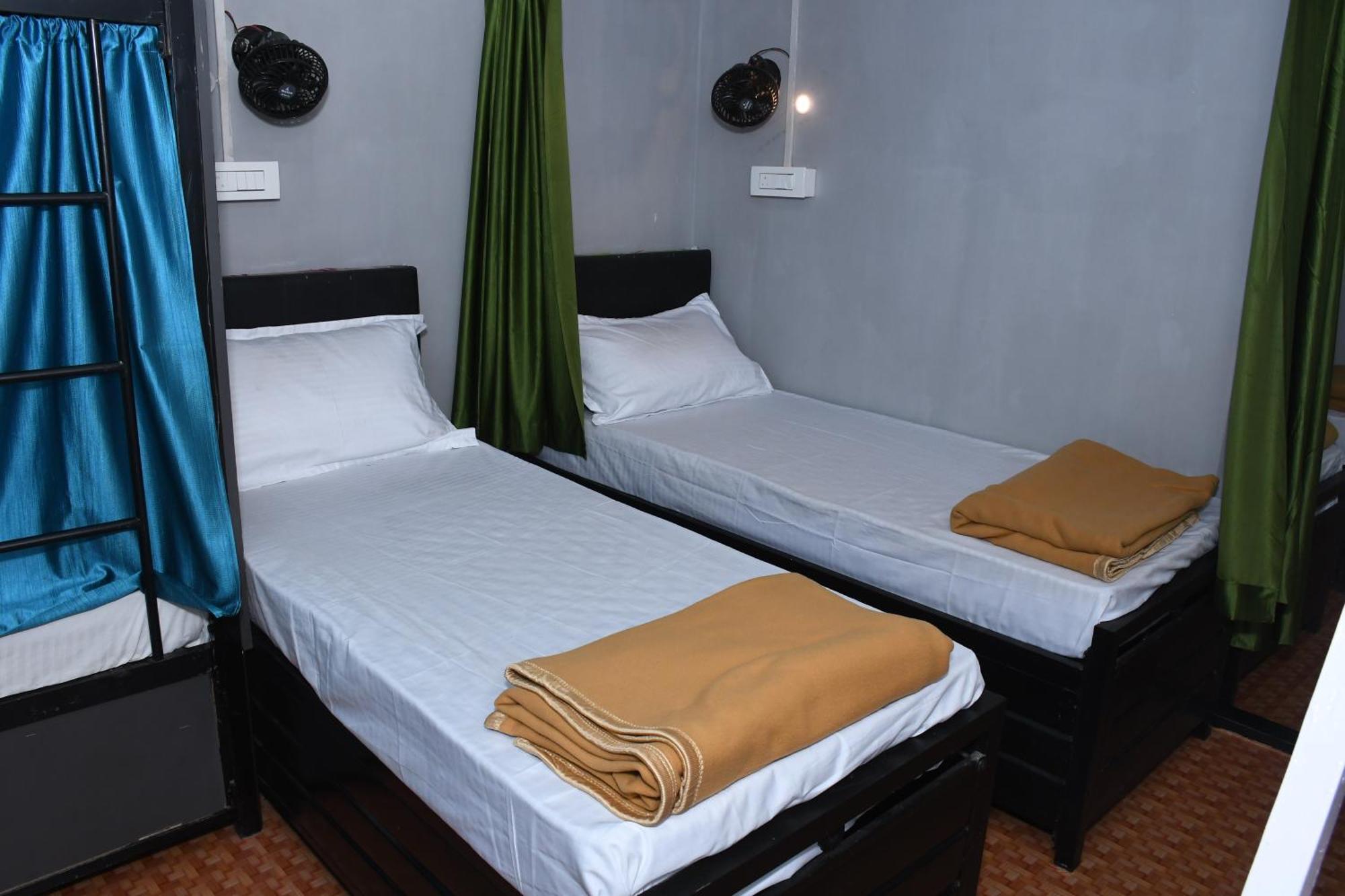 New Dormitory Afra มุมไบ ภายนอก รูปภาพ