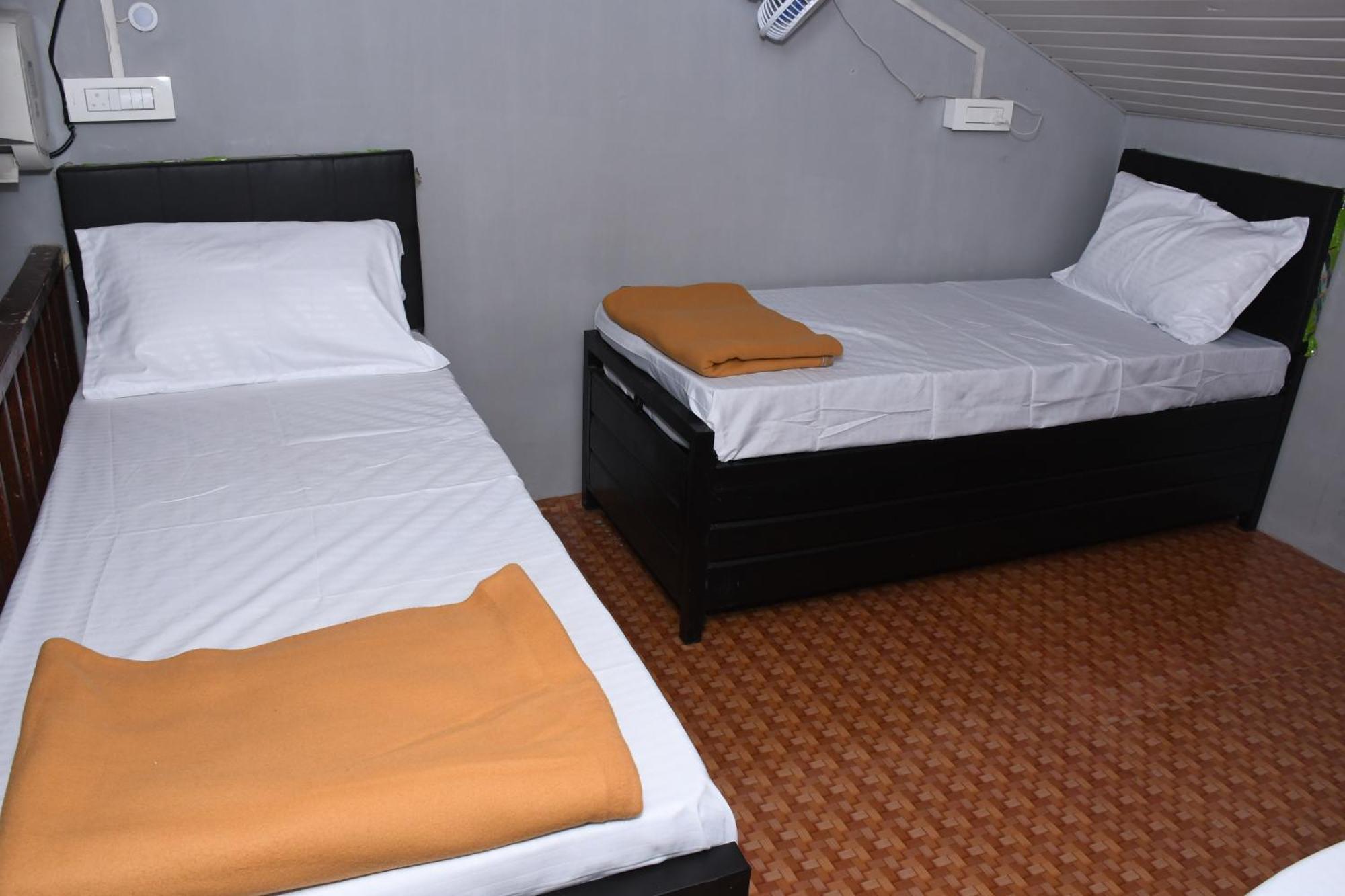 New Dormitory Afra มุมไบ ภายนอก รูปภาพ