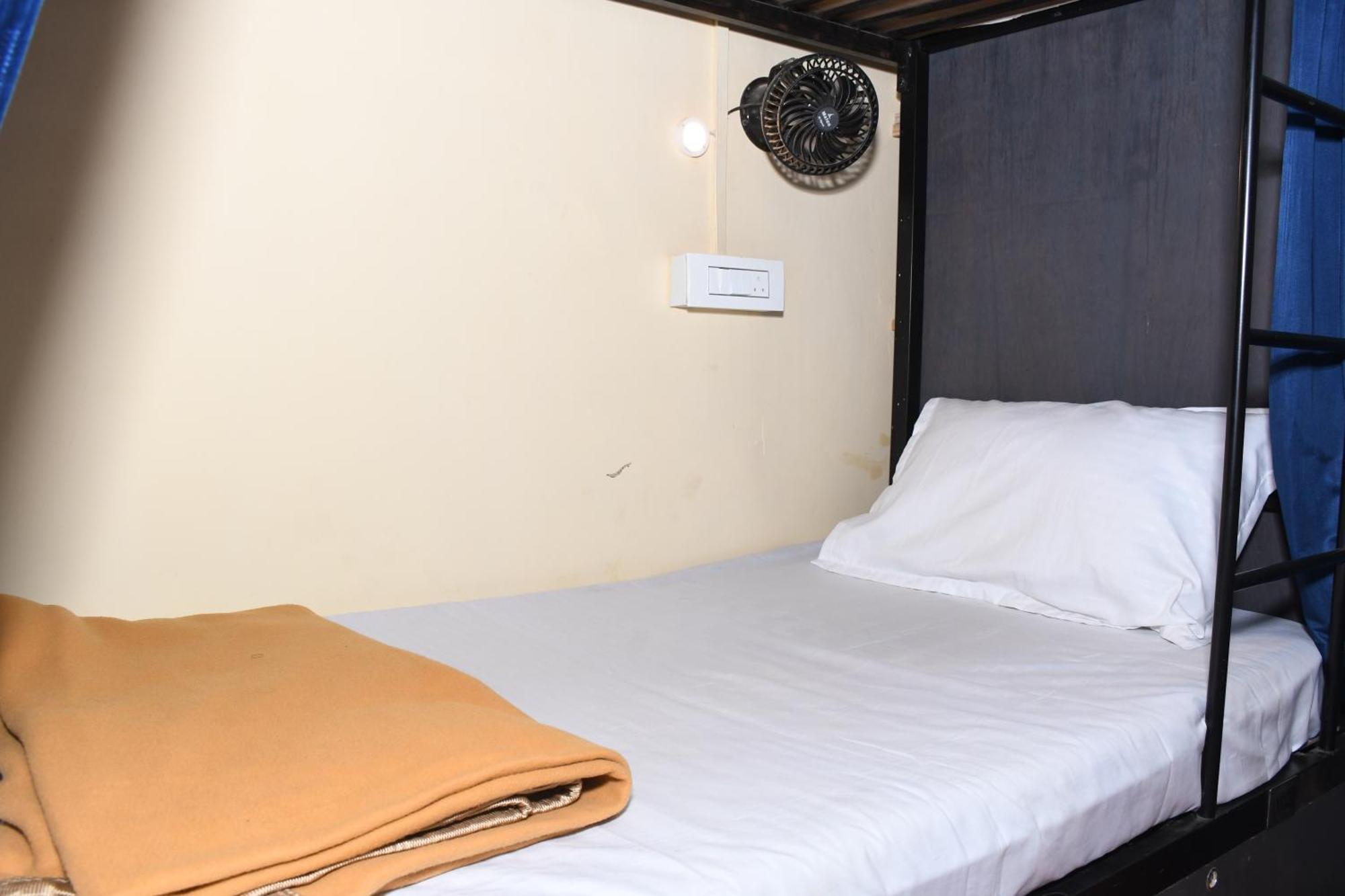 New Dormitory Afra มุมไบ ภายนอก รูปภาพ