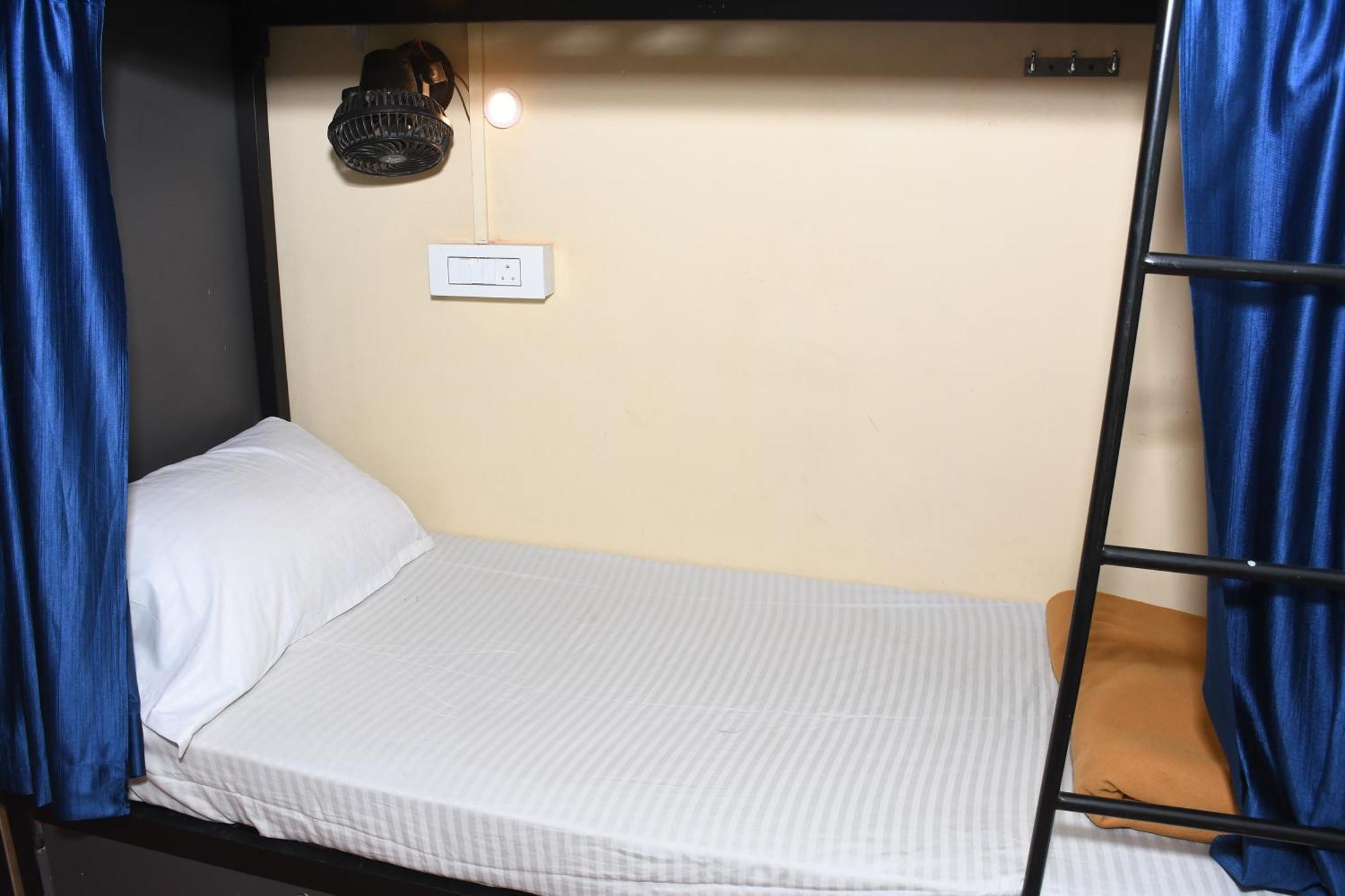 New Dormitory Afra มุมไบ ภายนอก รูปภาพ